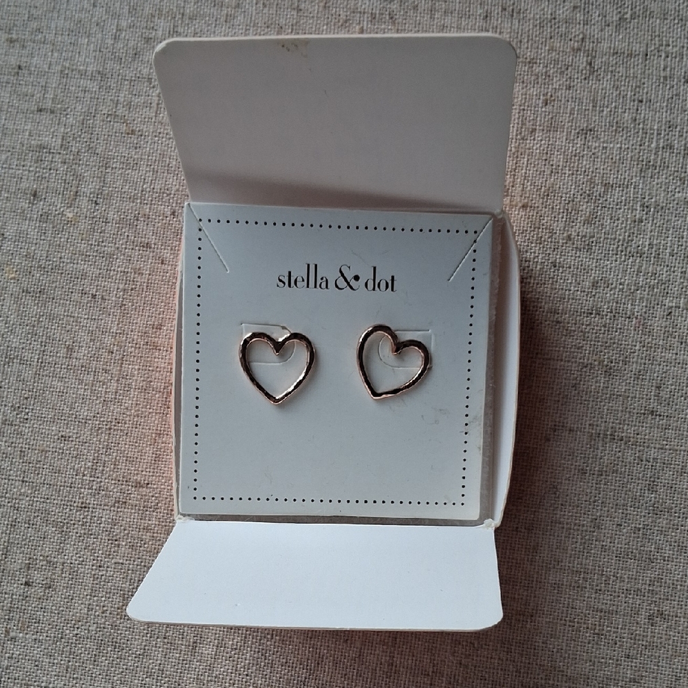 Stella & Dot  Hammered HeartEarrings In Rose Gold
